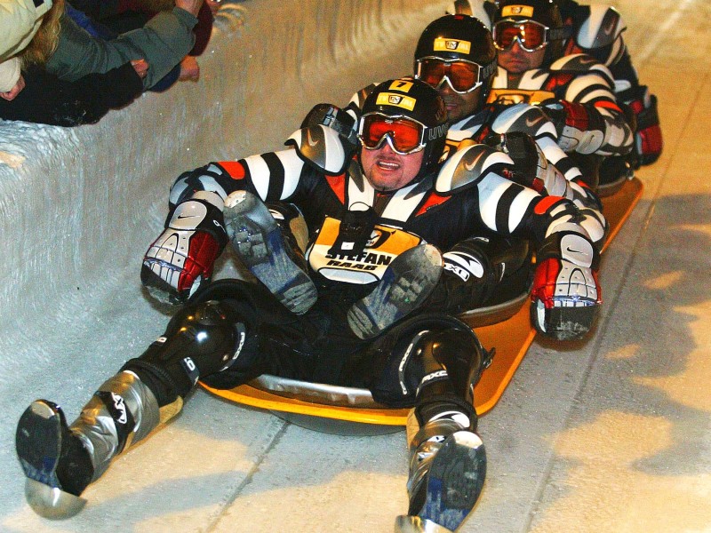 Die Wok-WM fand 2003 zum ersten Mal statt. Stefan Raab gewann damals das Rennen im Einerwok. In der Kategorie Viererwok gewann der Sänger Sasha mit seiner Band „Dick Brave and the Backbeats“. Beim Wok-Sport fahren die Teilnehmer mit modifizierten asiatischen Woks ein Rennen auf einer Rennrodel- und Bobbahn.