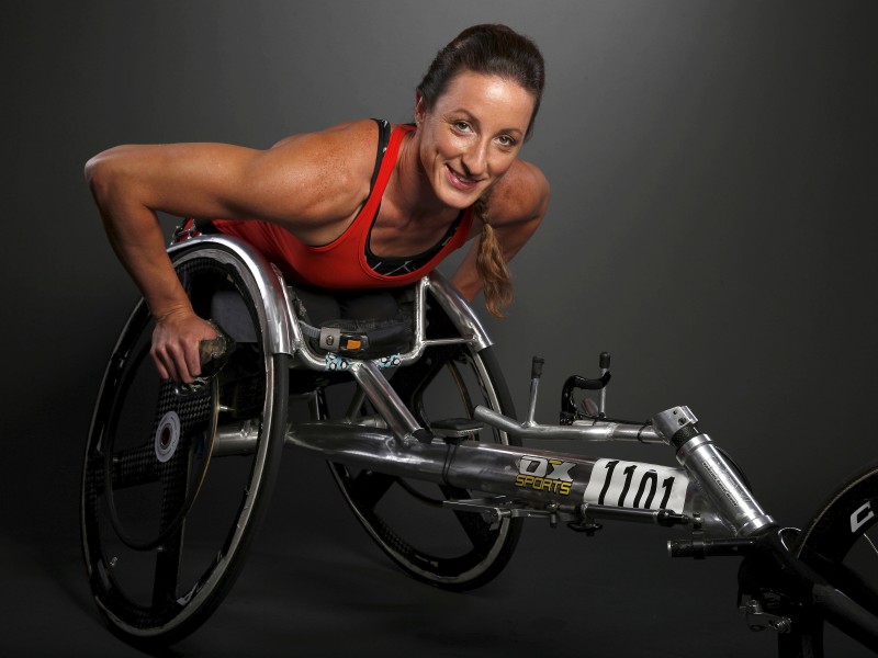 Tatyana McFadden ist seit vielen Jahren die erfolgreichste Rollstuhlsportlerin der Welt. Die Amerikanerin mit russischer Herkunft wurde mit einer Fehlbildung des Rückenmarks geboren und ist dadurch von Geburt an von der Hüfte abwärts gelähmt.