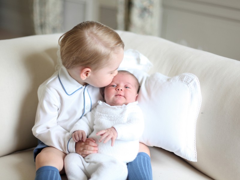 ... Prinz George Alexander Louis of Cambridge und die 2015 geborene Prinzessin Charlotte Elizabeth Diana of Cambridge.