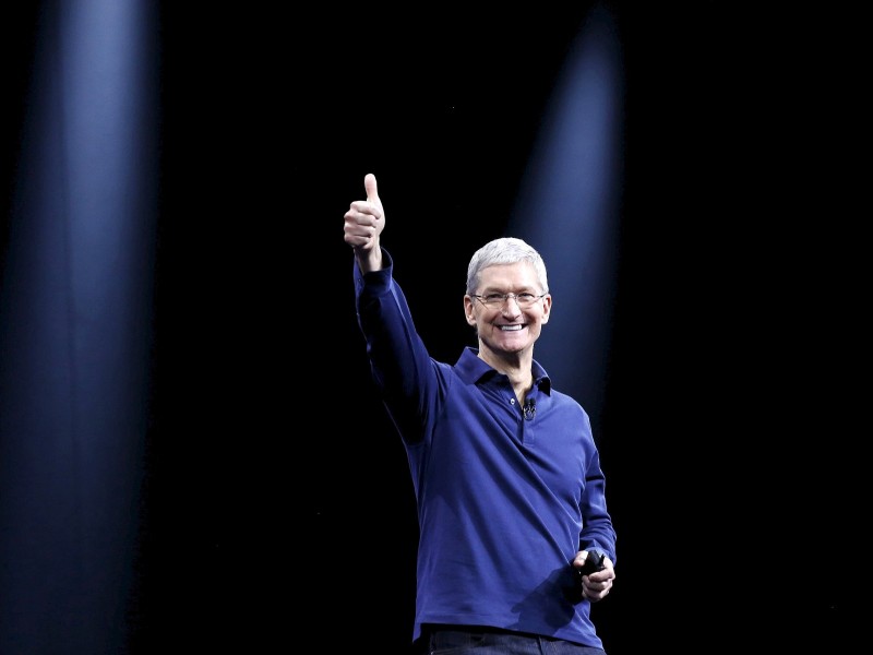 Die Haltung ist bei den Super-Reichen im Silicon Valley nicht ganz selten: Apple-Chef Tim Cook angekündigt, sein komplettes Vermögen von etwa 800 Millionen Dollar für wohltätige Zwecke zu spenden. Für welche genau, weiß man noch nicht.
