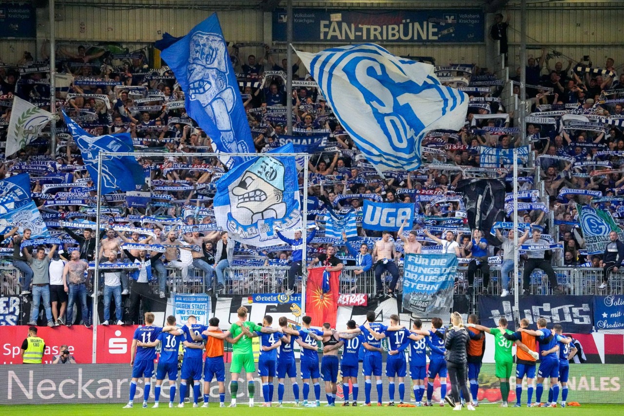 Steigt der FC Schalke 04 auf, leidet der Reviernachbar.