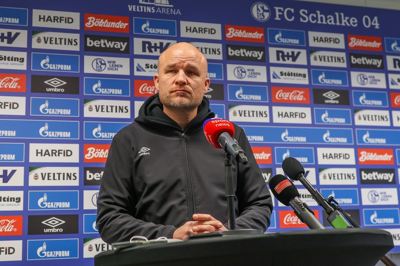 Der FC Schalke 04 bleibt Arbeitgeber von Rouven Schröder. Auch nächste Saison.