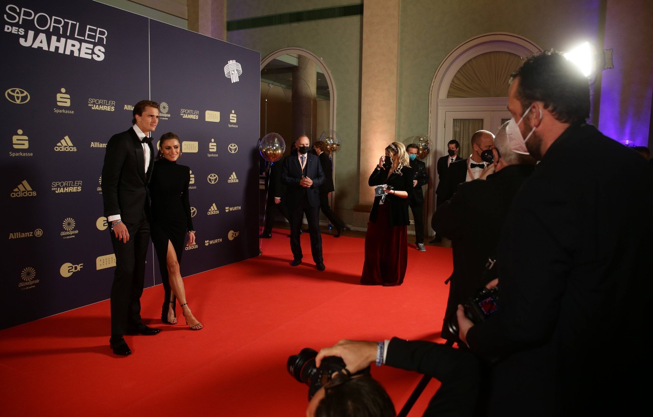 Sophia Thomalla und Alexander Zverev haben sich am Sonntagabend zusammen bei der Gala zur Wahl der „Sportler des Jahres“ gezeigt. 