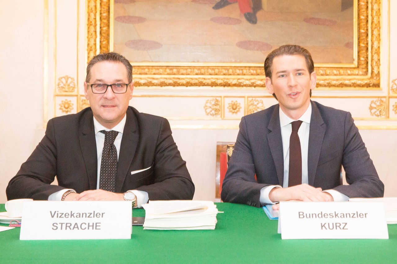 Österreichs neuer Vizekanzler Heinz-Christian Strache von der rechtspopulistischen FPÖ und Bundeskanzler Sebastian Kurz (ÖVP).