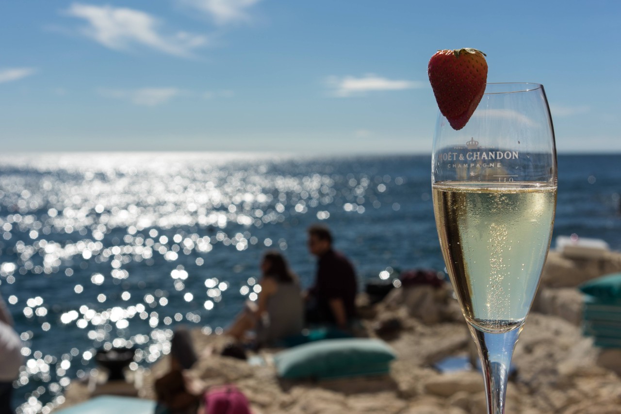 Party am Strand klingt erstmal gut - einer Gruppe von Urlaubern in Kroatien wurde genau das jedoch zum Verhängnis. (Symbolbild)