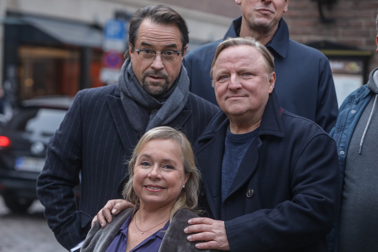 Die „Tatort“-Stars: Jan Josef Liefers (l.) mit Axel Prahl (r.) und Christine Urspruch (m).