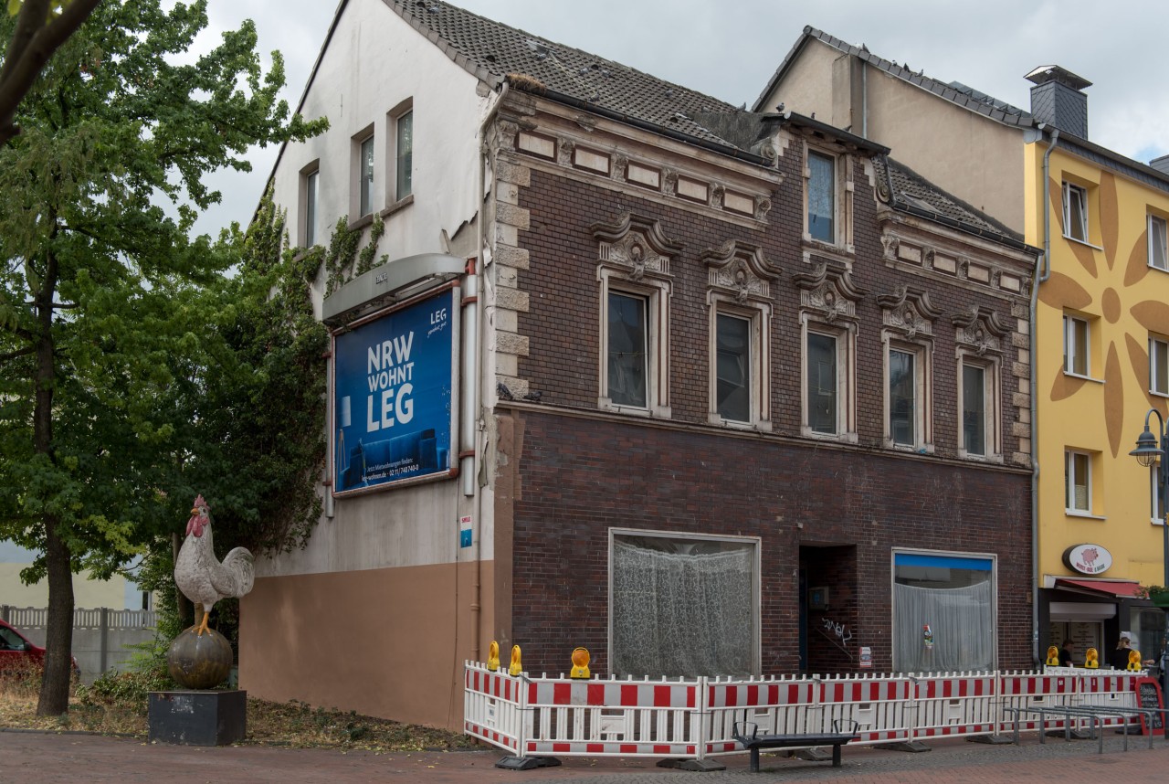 Das „Taubenhaus“ in der Duisburger Von-der-Mark-Straße ist schon seit Jahren ein Ärgernis für Nachbarn und Anwohner. Wann wird es abgerissen? 