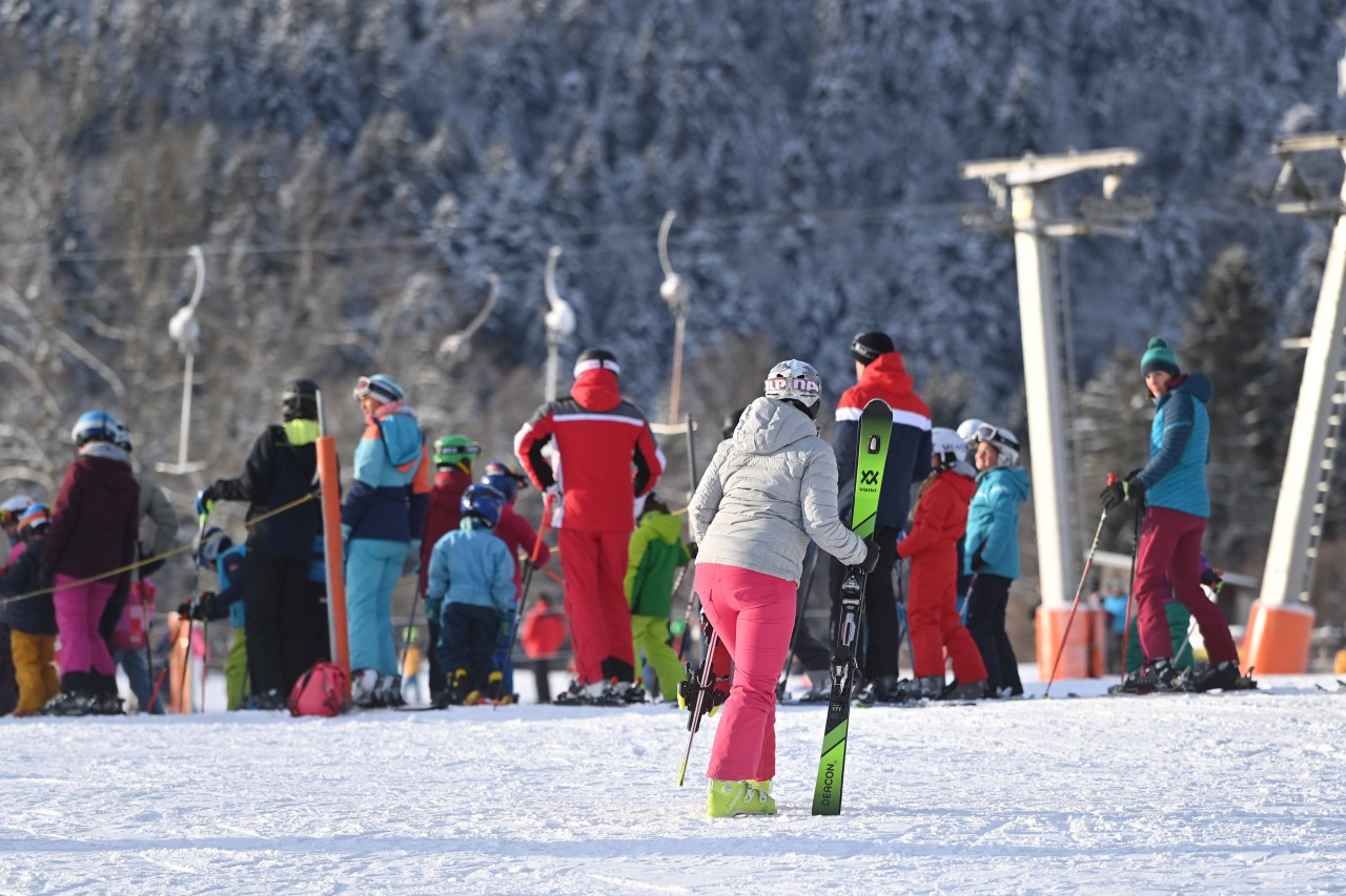 Urlaub in Bayern: Wer Wintersport betreiben will, sollte sich auf chaotische Szenen einstellen. (Symbolbild)
