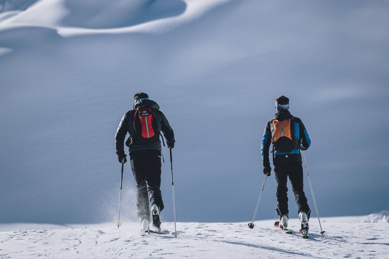 Eine Gruppe von Skilehrern hat sich mit Corona infiziert. Die Tiroler Behörden starten einen umfassenden Aufruf. (Symbolbild)