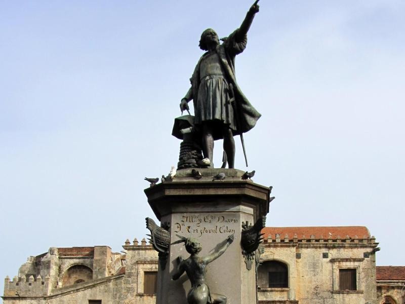 Santo Domingo wurde von Bartolomeo Kolumbus, dem Bruder des berühmten Entdeckers, gegründet. An Christoph Kolumbus erinnert noch heute ein Denkmal.