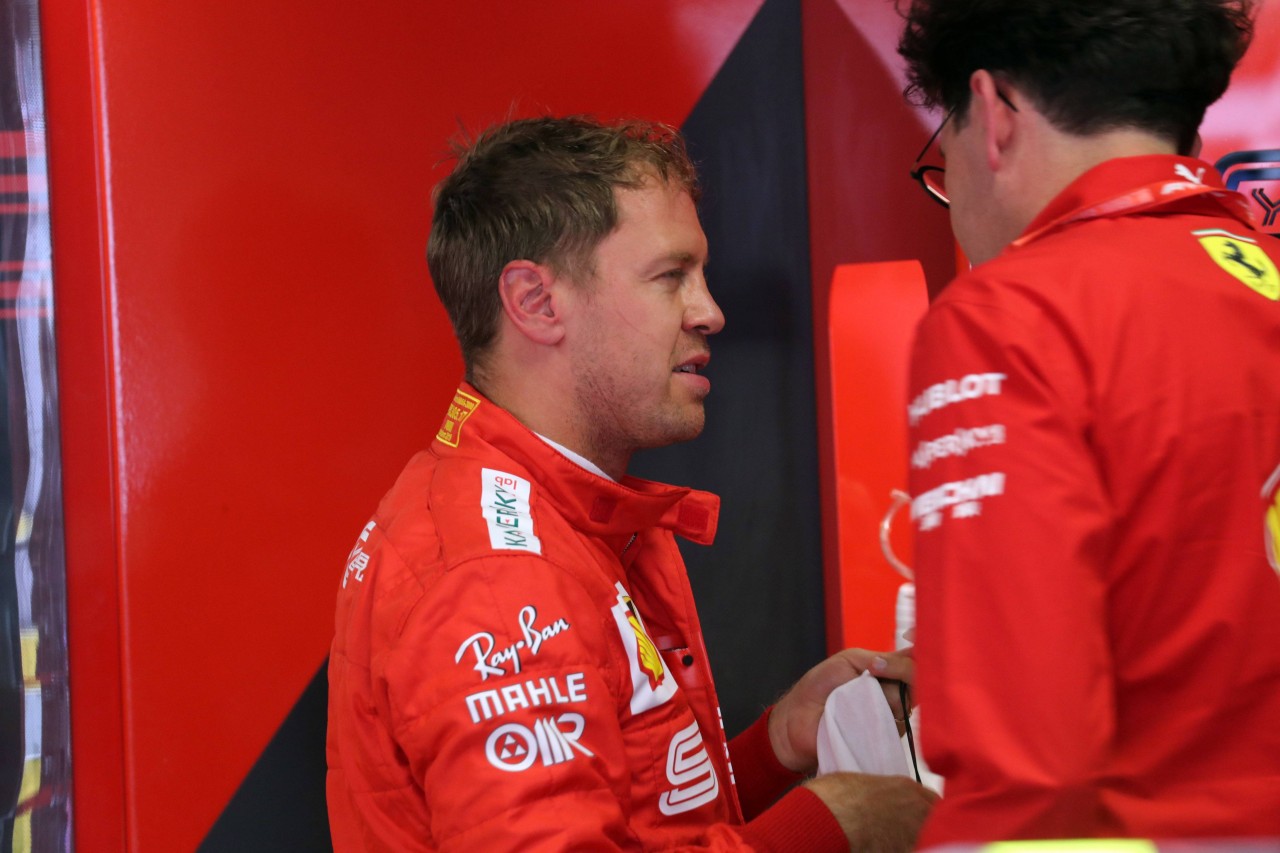 Nach dem Ferrari-Aus schloss Sebastian Vettel sich in der Formel 1 Aston Martin an. Eine „Fehleinschätzung“ sorgt nun für Frust.