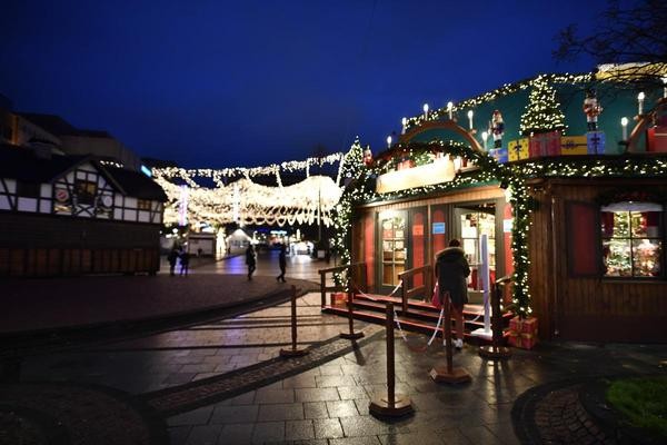 Im vergangenen Jahr wurde der Weihnachtsmarkt in Essen schon aufgebaut und musste dann doch wegen des Lockdowns wieder abgesagt werden. Das soll in diesem Jahr nicht passieren. (Archivbild 2020)