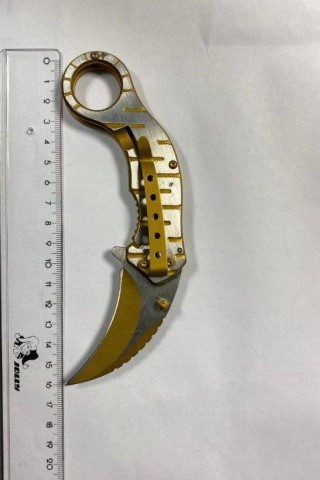 Dieses Messer fanden die Beamten bei dem 16-Jährigen.