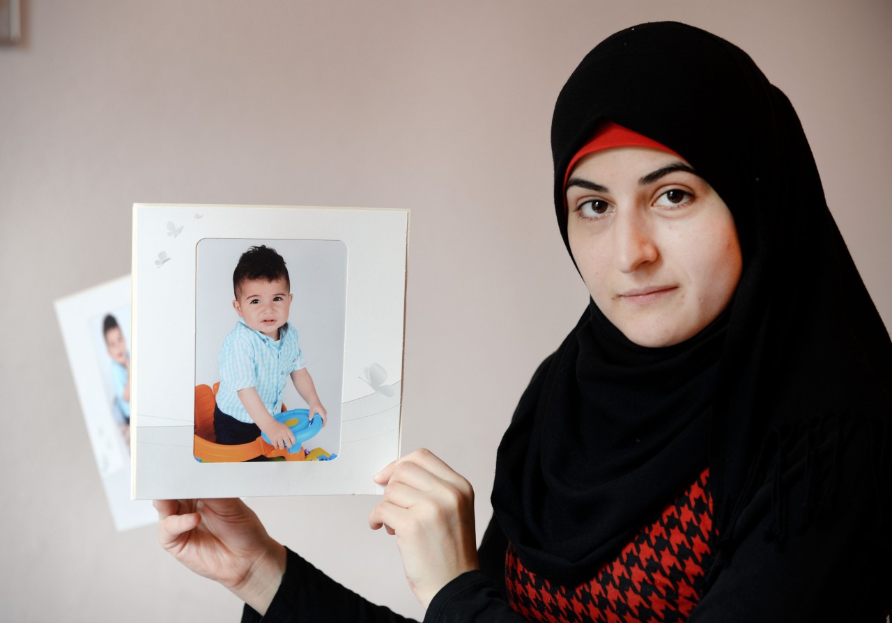  Bedriye Bana vermisst ihren Sohn Mohammed Issa , der nach einem gemeinsamen Besuch bei Verwandten im Libanon nicht mehr nach Deutschland einreisen darf.