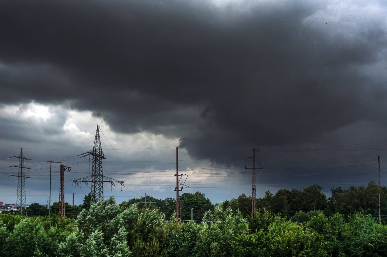 Wetter in Deutschland: Alarmstufe rot! Der Deutsche Wetterdienst warnt vor tagelangen heftigen Unwettern. (Symbolbild)