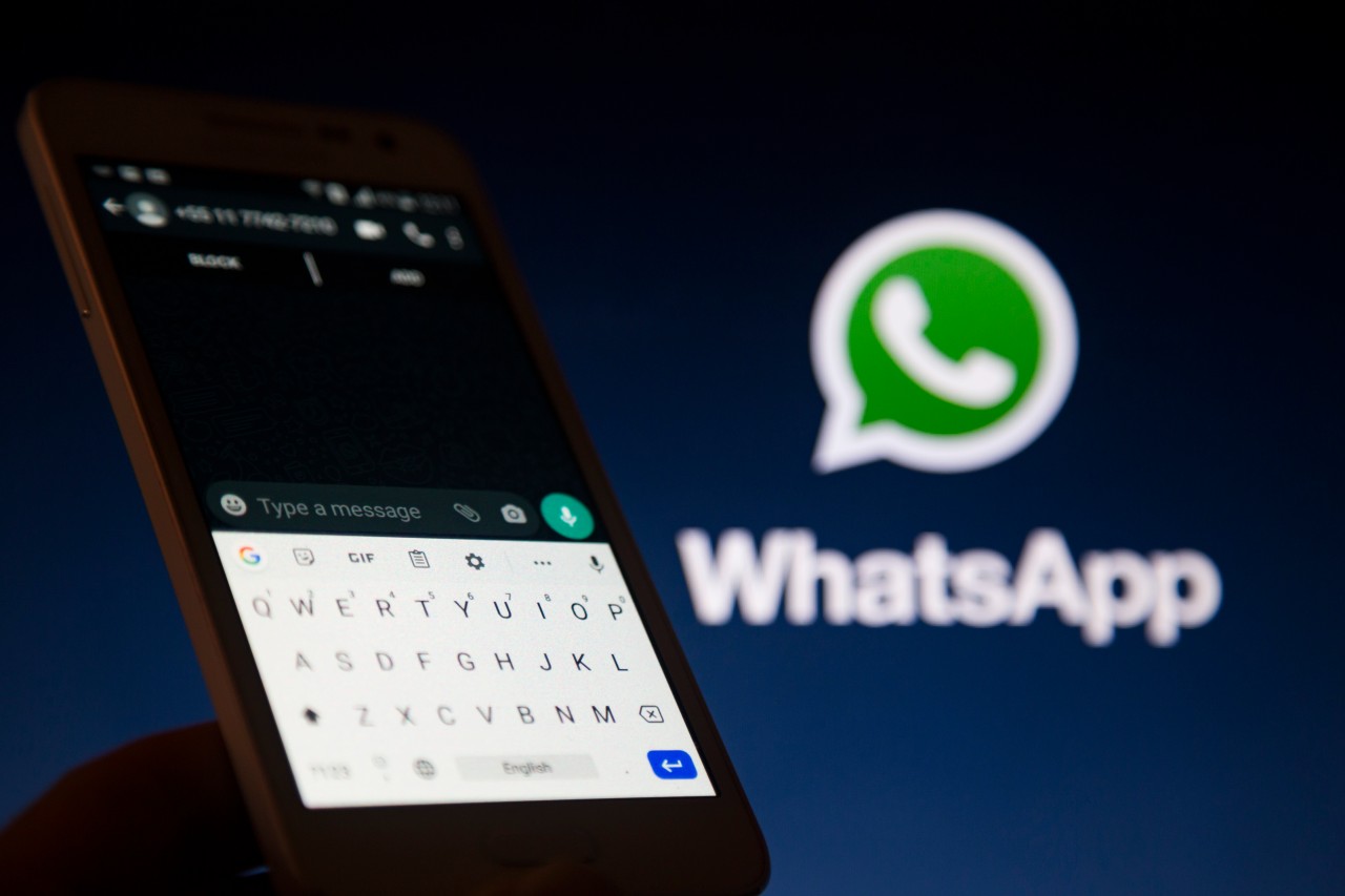 Whatsapp: Tausende Mitarbeiter durchforsten verdächtige Chats. (Symbolbild)