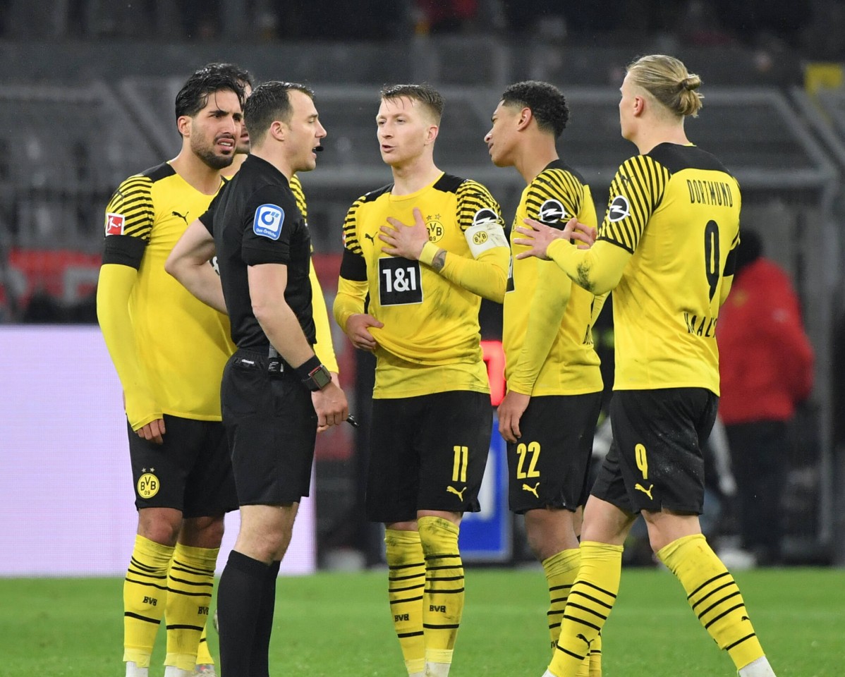 Felix Zwayer sprach mit dem Kapitän von Borussia Dortmund.