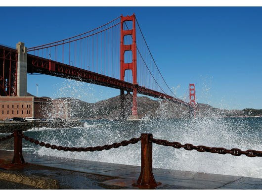 Das 2,8 Kilometer lange Wahrzeichen der Stadt San Francisco: Die Golden Gate Bridge.