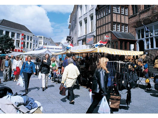 Durch die Straßen der Altstadt von ´s-Hertogenbosch weht mittelalterliches Flair, besonders stimmungsvoll ist der dreieckige Marktplatz im Zentrum.