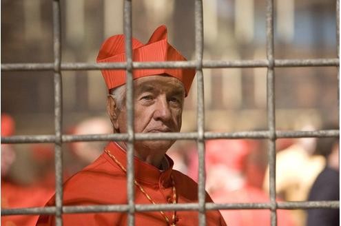 Kardinal Strauss (Armin Mueller-Stahl) macht sich große Sorgen um den Fortbestand der katholischen Kirche. © Sony Pictures