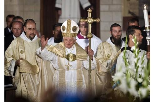 Benedikt XVI. hält eine Messe in der Church of Annunciation in Nazareth.
