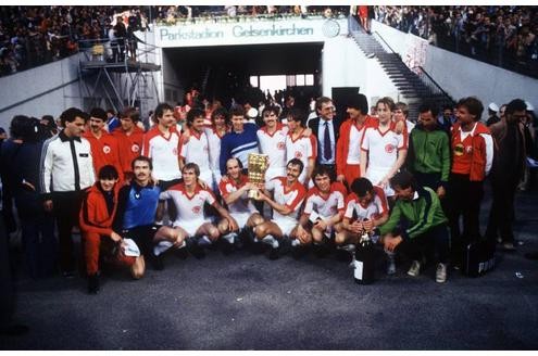 Am Rhein holte er seinen ersten Titel: DFB-Pokalsieger 1981.