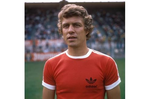 Nachdem Rehhagel bei Kickers Offenbach gefeuert wurde (9. Dezember 1975) und nach einem sehr, sehr kurzen Zwischenstopp bei Werder Bremen (29. Februar bis 30. Juni 1976) ging's ins Ruhrgebiet...