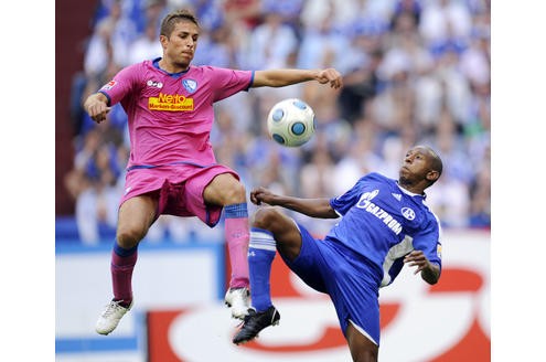 Der VfL Bochum schockierte seine Fans in Schalke mit einer schwachen Leistung und ebensolchen pinken Trikots.