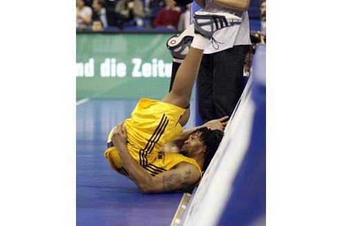 Beim Kinderturnen hieß das immer Kerze. Oder, Rashad Wright?
