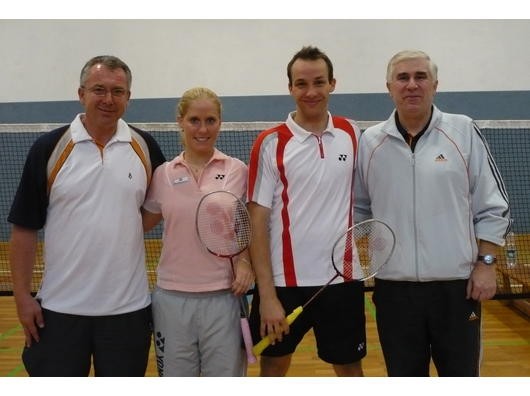 V.l.: Detlef Pampus (Mitarbeiter der JVA), Nationalspielerin Karin Schnaase, Alexander Roovers, Klaus Fuhrmann (Mitarbeiter der JVA).