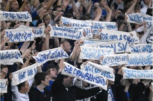 Schalker Ultras protestieren gegen Stadionverbote.