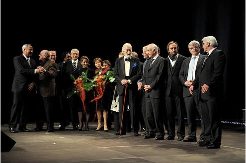 Alle Preisträger und einige Laudatoren. Foto: Matthias Graben / WAZ FotoPool