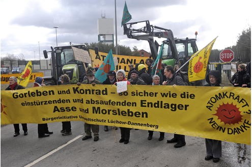 Im Februar 2010 löste Röttgen innerparteiliche Kontroversen aus. Grund war seine Aussage, die Nutzung der Atomkraft dürfe nicht zu einem „Alleinstellungsmerkmal“ der Unions-Parteien werden.