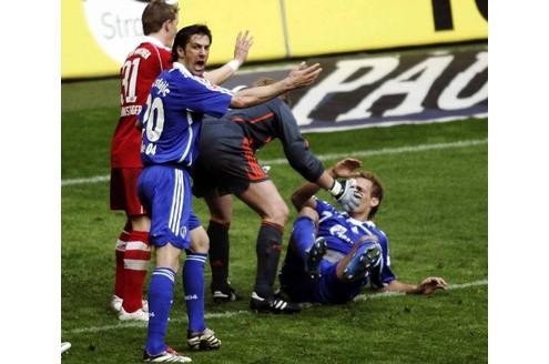 ...2007 gerieten Schalkes Sören Larsen und Bayern-Torwart Oliver Kahn aneinander...