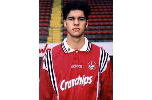 Im Sommer 1997 wechselte Michael Ballack vom Chemnitzer FC zum 1. FC Kaiserslautern. In seiner ersten Saison in der Pfalz bestritt er 16 Spiele ...
