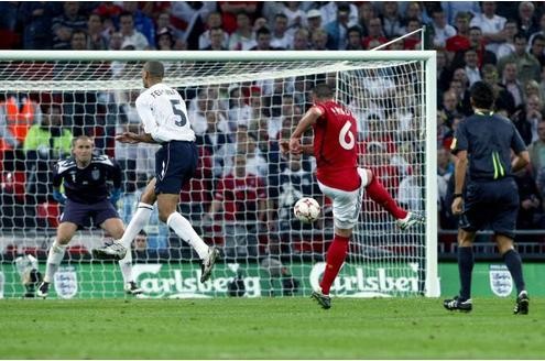Den Spieß drehen die Deutschen dann wieder bei der Eröffnung des neuen Londoner Wembley-Stadions am 22. August 2007 um. Durch Tore von Kevin Kuranyi und Christian Pander siegt das DFB-Team 2:1.