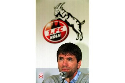 Seine nächste Station war der 1. FC Köln. Dort wurde Funkel im Februar 2000 eingestellt. Er konnte die Kölner zwar nicht mehr vor dem Abstieg bewahren, schaffte mit dem Klub aber ...