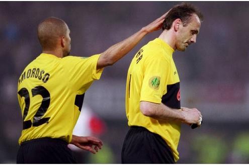 ... im Finale des Uefa-Cups 2002, als er die Rote Karte sah und so die Niederlage der Borussen einleitete.