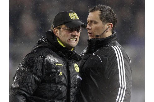 Dortmunds Trainer Jürgen Klopp hatte Zoff mit dem vierten Schiedsrichter Stefan Trautmann. Eine Aktion, die ...