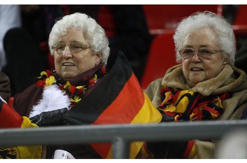 Länderspiel Deutschland gegen Nigeria in Leverkusen, Endstand 8:0. Nur rund 8100 Zuschauer wollten das Spiel sehen.