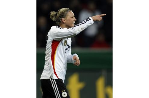 Länderspiel Deutschland gegen Nigeria in Leverkusen, Endstand 8:0. Alexandra Popp freut sich über ihren Torerfolg.