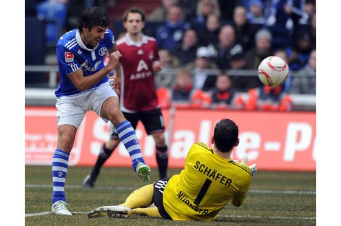 Tor: Raphael Schäfer (1. FC Nürnberg). Auf Schalke ...