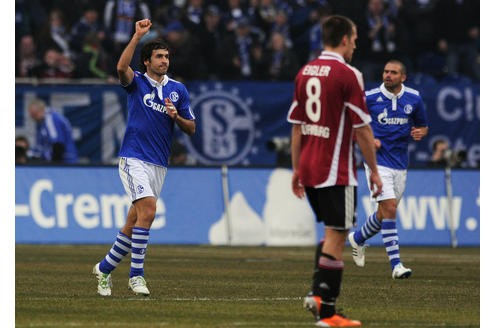 Sturm: Raúl (FC Schalke 04). Was wäre Schalke ohne die spanische Fußball-Legende? Ackerte, holte sich den Ball in der eigenen Hälfte, erarbeite sich Chancen ...
