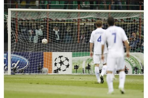 Schalke gewann 5:2 in Mailand und steht so gut wie sicher im Halbfinale der Champions League.