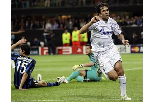 Schalke gewann 5:2 in Mailand und steht so gut wie sicher im Halbfinale der Champions League.