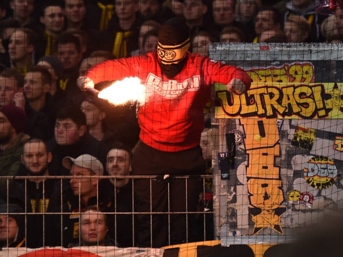 0231 Riot BVB Borussia Dortmund Hooligans
