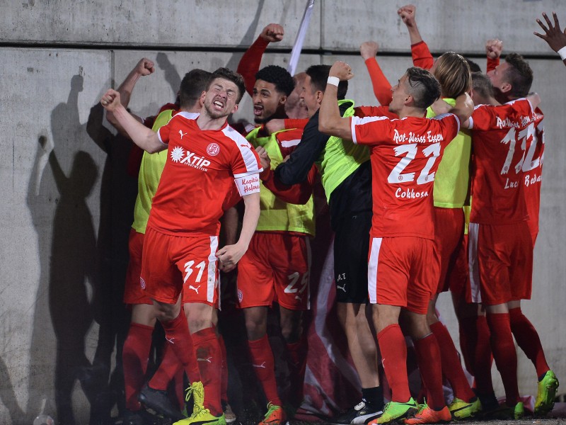 RWE steht nach einem dramatischen 3:2-Sieg gegen den Wuppertaler SV im Finale des DERWESTEN.de-Niederrheinpokals.