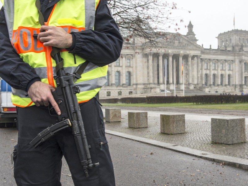 Die konstituierende Sitzung des Bundestags findet unter hohen Sicherheitsvorkehrungen statt. 