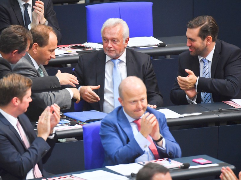 Die FDP-Abgeordneten hatten derweil schon Wolfgang Kubicki gratuliert. Anders als Glaser verlief seiner Wahl zum Bundestagsvizepräsidenten glatt.