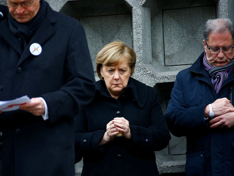 Am ersten Jahrestag des Terroranschlags auf dem Berliner Breitscheidplatz ist an der Gedächtniskirche ein Mahnmal für die Terroropfer eingeweiht worden. Auch Bundeskanzlerin Angela Merkel nahm an dem symbolischen Akt teil.